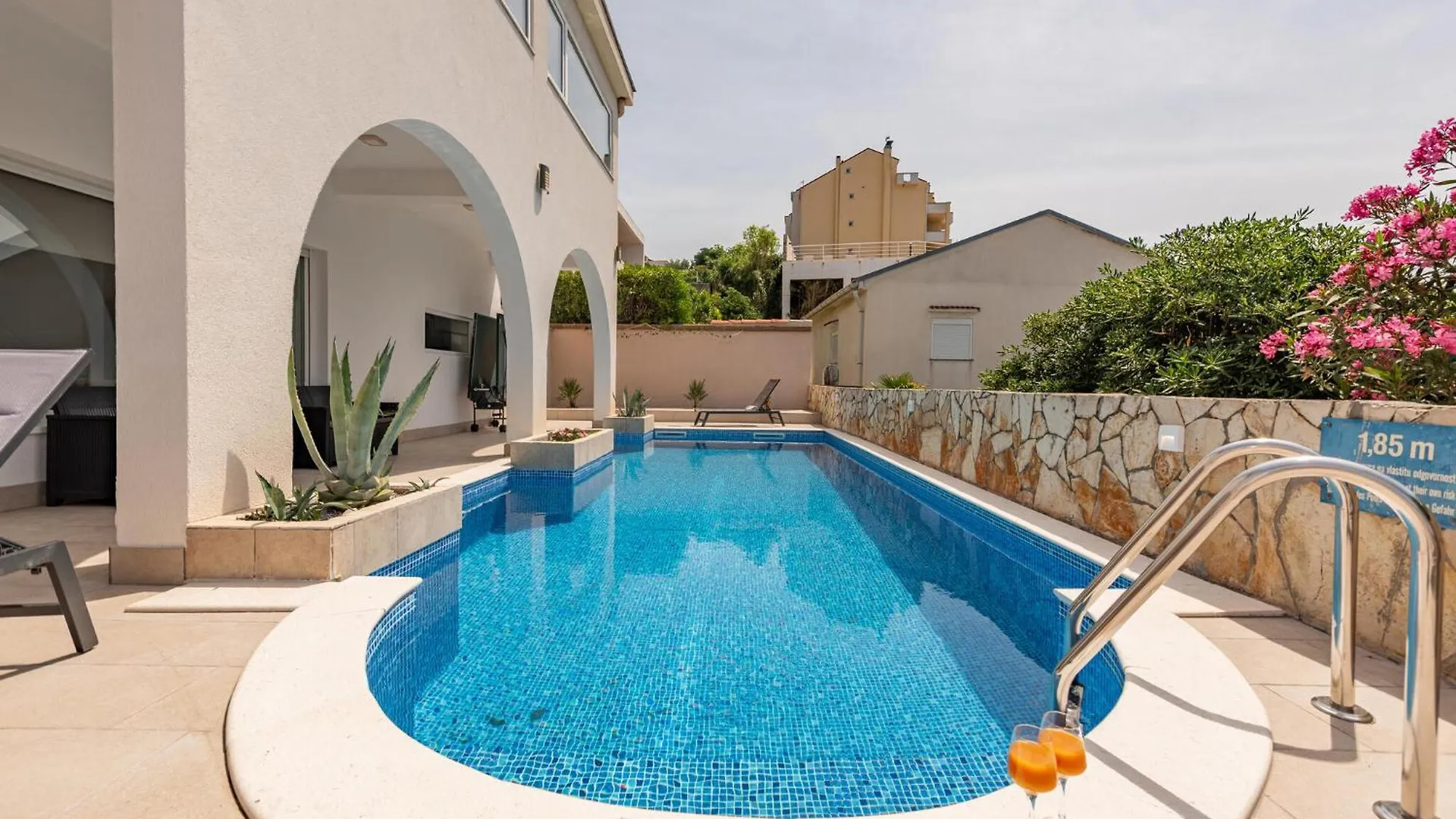 בית נופש פג 6 Bedroom Gorgeous Home In Pag