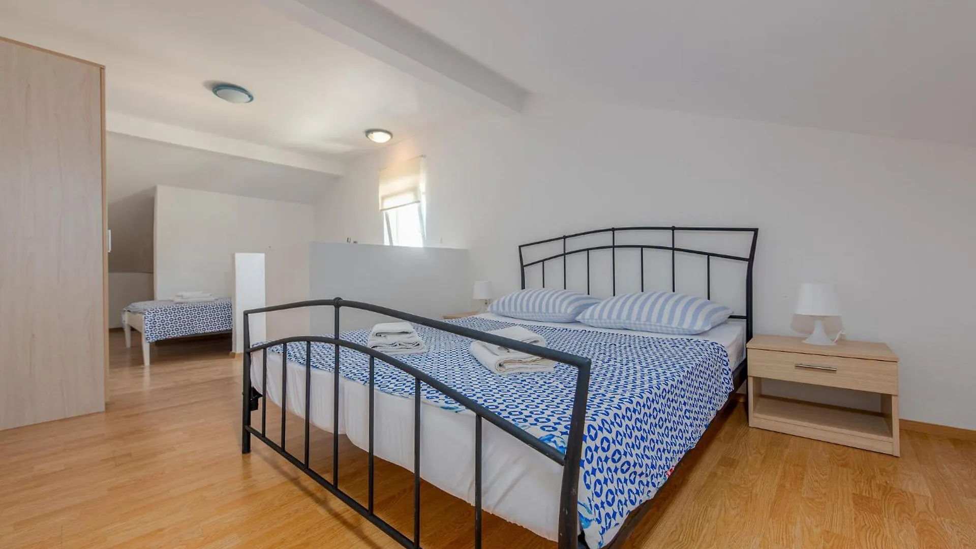 Amazing home in Pag with 6 Bedrooms, WiFi&Outdoor swimming pool Pag Town Kroatië