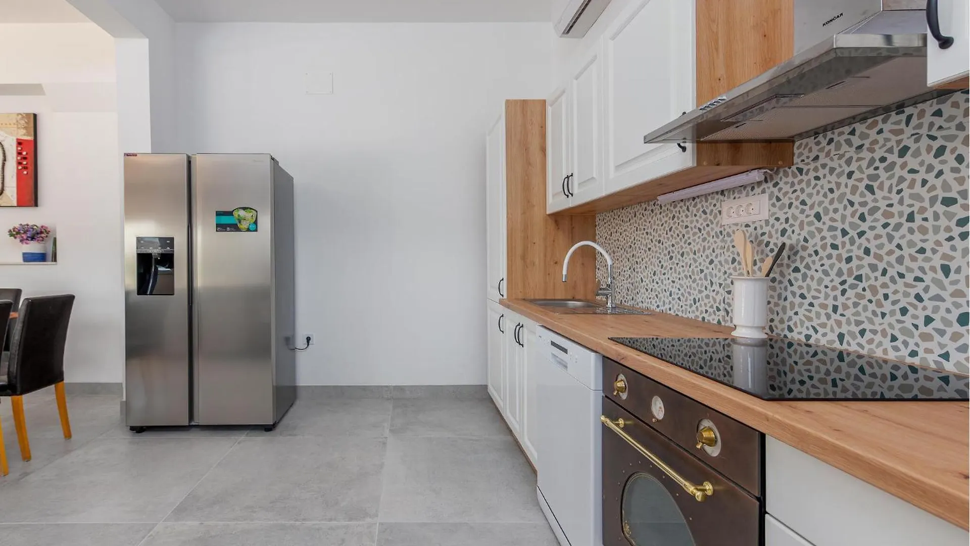 Amazing home in Pag with 6 Bedrooms, WiFi&Outdoor swimming pool Pag Town 0*,  Kroatië