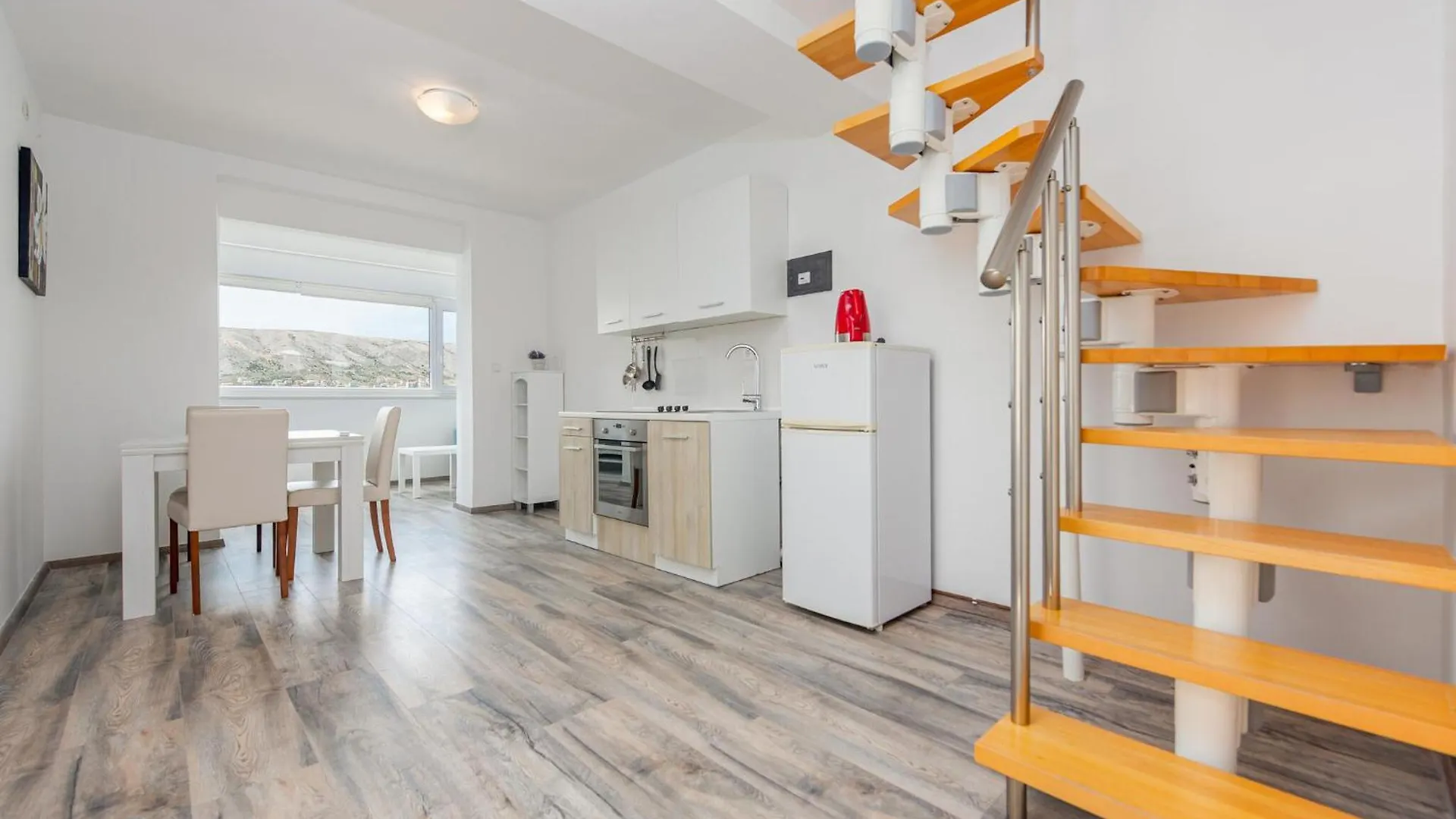 Amazing home in Pag with 6 Bedrooms, WiFi&Outdoor swimming pool Pag Town Vakantiehuis