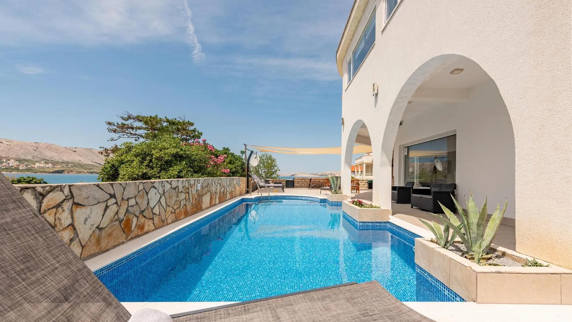 Contacten van Amazing home in Pag with 6 Bedrooms, WiFi&Outdoor swimming pool