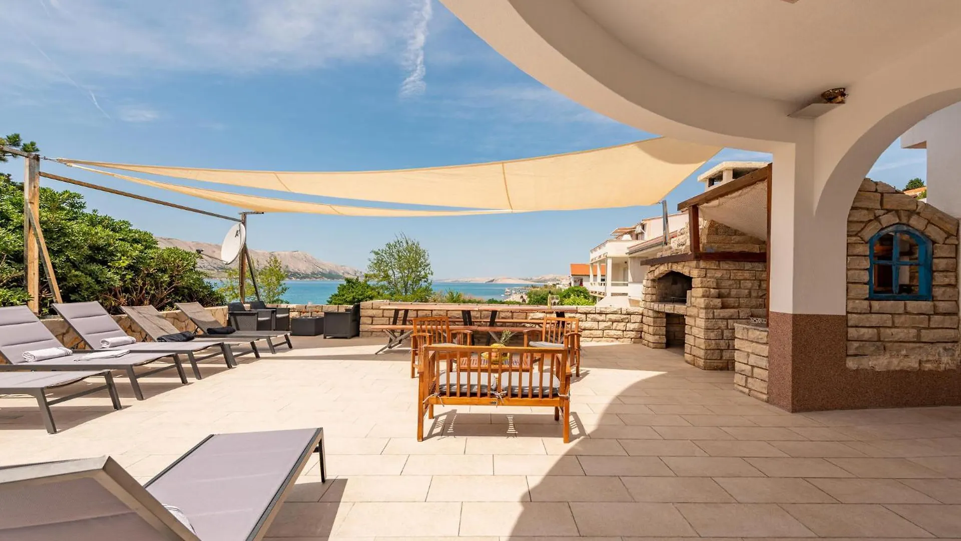 Amazing home in Pag with 6 Bedrooms, WiFi&Outdoor swimming pool Pag Town