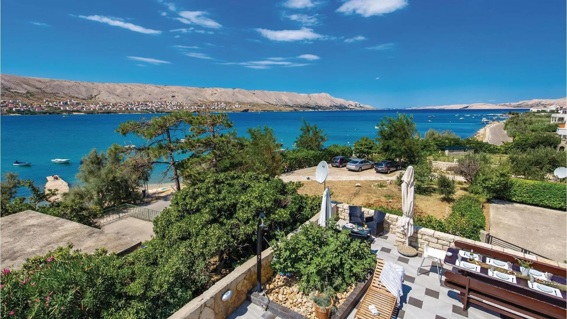 Amazing home in Pag with 6 Bedrooms, WiFi&Outdoor swimming pool Pag Town Kroatië